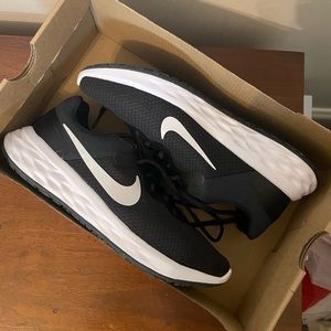Women’s Nike Revolution 6 NN Sneaker